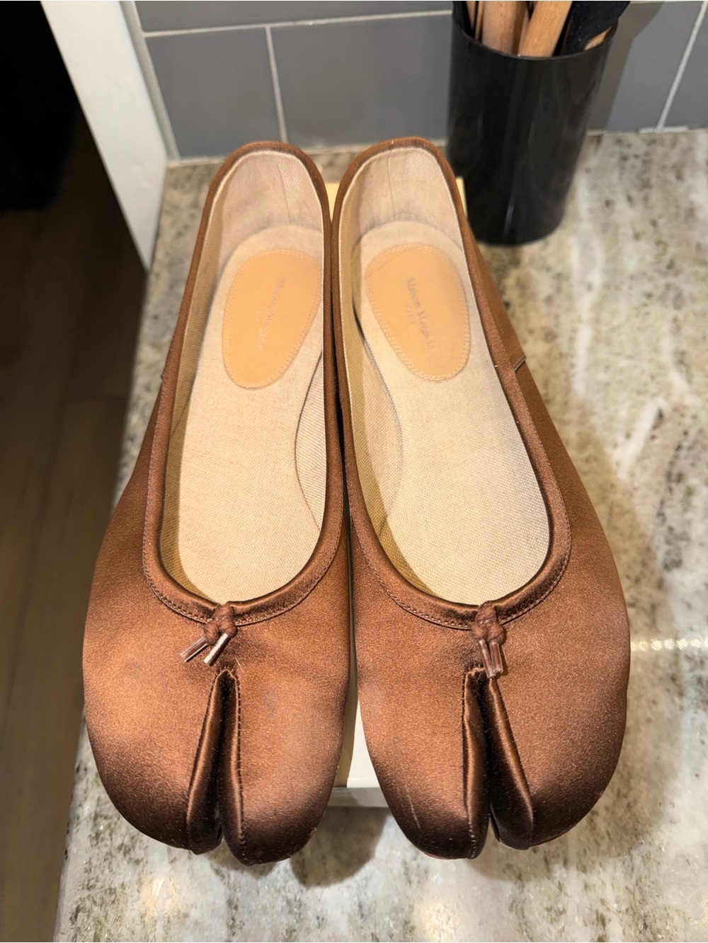 Maison Margiela brown satin ballerina tabi flats - Picture 2 of 7
